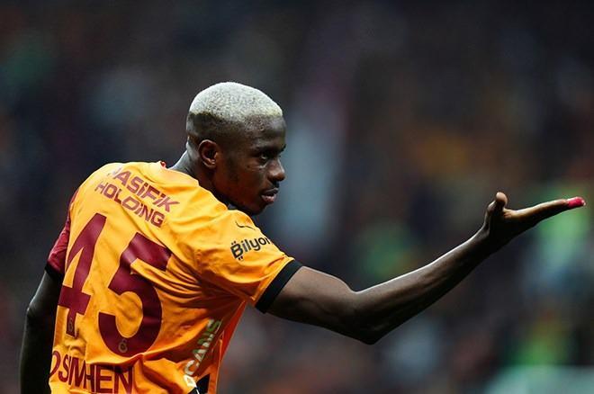 <p>Suudi basınına göre, Victor Osimhen, Al Hilal'le resmi sözleşmeyi imzaladı.<br />
<br />
(AKŞAM)</p>
