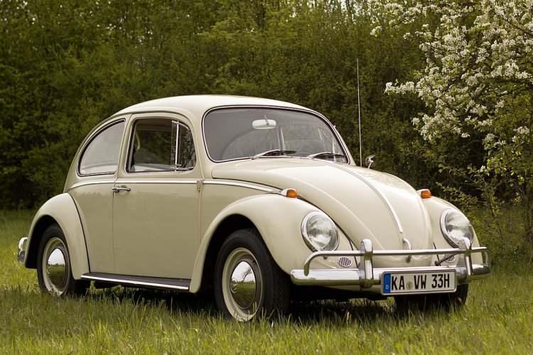 <p><strong><span style="color:#B22222">VOLKSWAGEN BEETLE</span>  |  21 MİLYON</strong></p>

<p> </p>

<p><strong>1938 | Almanya</strong></p>
