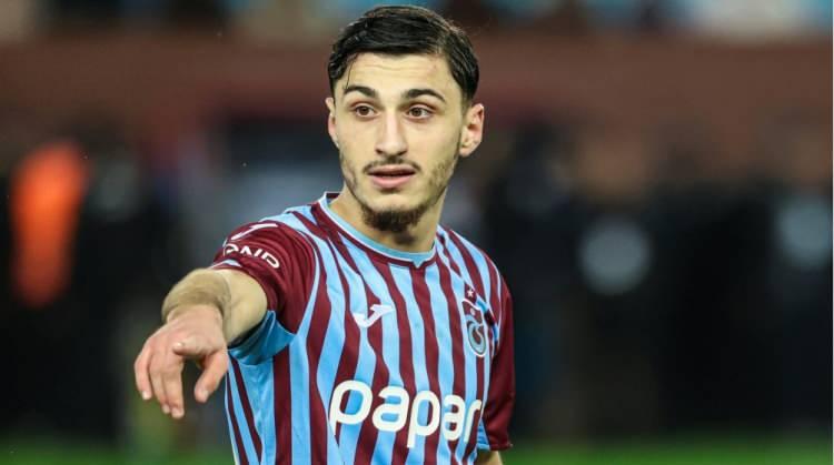 <p>Cihan Çanak<br />
<br />
Yaş: 20<br />
<br />
Kulüp: Trabzonspor<br />
<br />
Mevki: Sağ kanat<br />
<br />
Piyasa değeri: 3.7 milyon Euro</p>