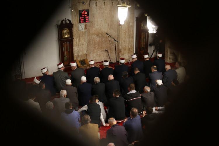 <p>Diyarbakır: 05:30</p>
<p> </p>
<p> </p>
<p>Düzce: 05:59,</p>
<p> </p>
<p> </p>
<p>Edirne: 06:16,</p>
<p> </p>
<p>Elazığ: 05:33,</p>
<p> </p>
<p>Erzincan: 05:29</p>
<p> </p>