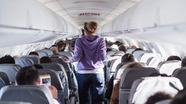 <p><span style="color:#000000"><strong>23 yaşındaki zanlı, u&ccedil;ak Rodos Diagoras Havalimanı&rsquo;na indiğinde kapıda bekleyen polis ekiplerine teslim edildi.</strong></span></p>
