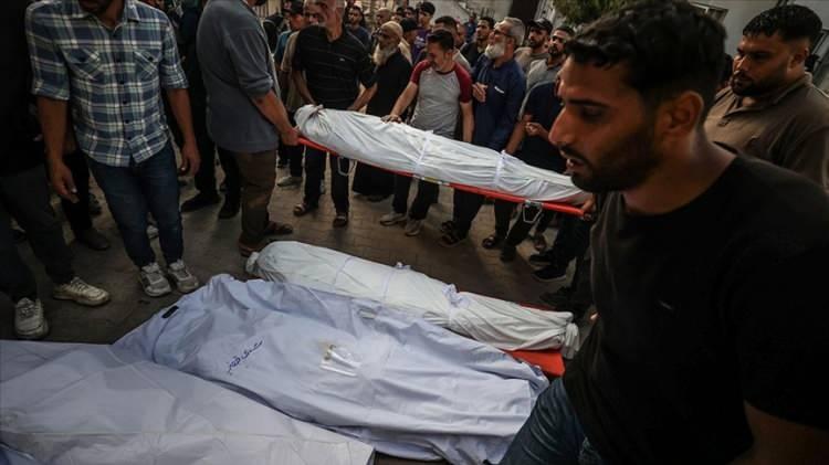 <p>Enkaz altında kalanları kurtarma çalışmalarının "son derece kısıtlı imkanlarla" sürdüğünü kaydeden Basal, "Hedef alınmadan önce bina içinde çocuklar oyun oynuyordu, bu durum çocuk şehitlerin sayısının artmasına neden olacak." dedi.</p>
<p> </p>
<p>Sivil Savunma Sözcüsü, "Kurban Bayramı'nda dahi durmayan, masum çocukları bile hedef alan İsrail'in katliamlarının durdurulması için tüm dünyanın müdahale etmesi gerekiyor." diye konuştu.</p>
<p> </p>