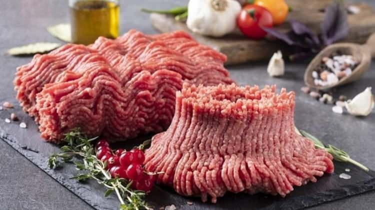<p><span style="color:#000000"><strong>Yetkisi olmayan kişilerce gerçekleştirilen kıyma çekimi faaliyetlerinin tespiti halinde 21 bin 6 TL, işlemin yapıldığı ortamın asgari hijyen kurallarını karşılamaması durumunda ise 42 bin 76 TL para cezası kesileceği açıklandı.</strong></span></p>