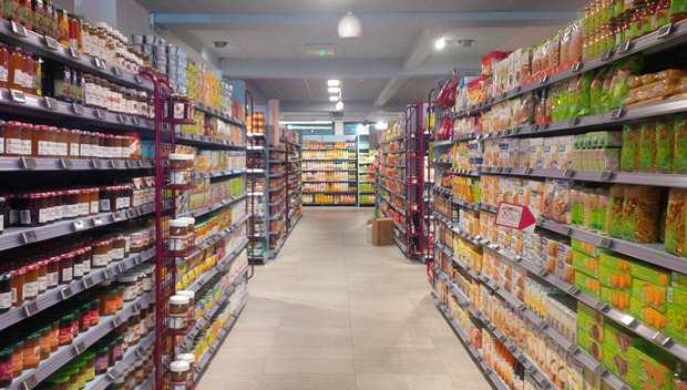 <p>Kurban Bayramı öncesinde eksiklerini tamamlamak isteyen vatandaşlar, bayramda marketlerin çalışıp çalışmadığını araştırıyor.</p>
