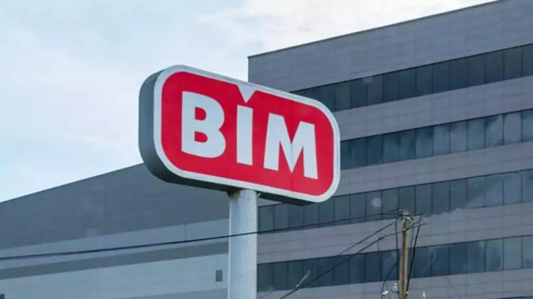 <p>BİM market Kurban Bayramı'nın ilk iki günü kapalı olacak. 3. gün sabah 09:00 itibariyle BİM mağazaları hizmet vermeye devam edecek.</p>