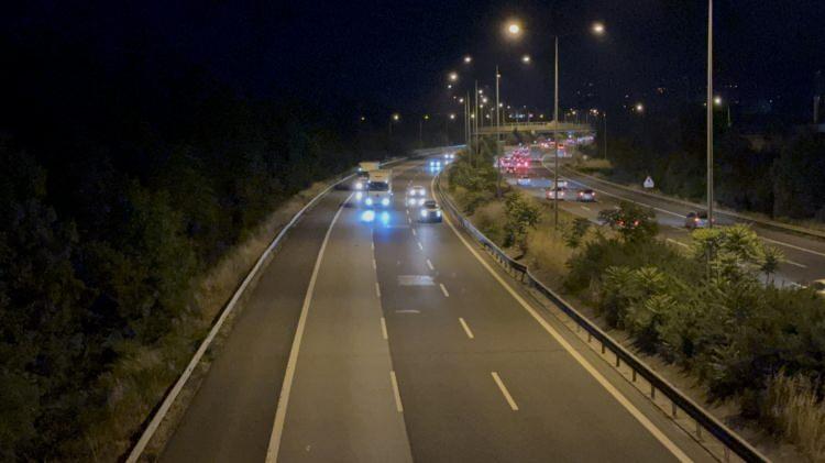 <p>Sürücülerin gidecekleri yerlere seyahat etmesi, otoyolun Ankara yönünde Bolu Dağı Tüneli, Köroğlu rampası ve Gerede-Karadeniz bağlantı noktasında akıcı yoğunluk oluşturuyor.</p>
<p>Artarak devam eden yoğunluk nedeniyle araçlar zaman zaman düşük hızda ilerliyor.</p>
<p> </p>
<p> </p>