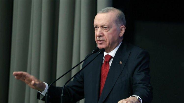 <p>Cumhurbaşkanı Recep Tayyip Erdoğan, bayramı İstanbul'da karşılayacak ve ailesiyle geçirecek.</p>
<p> </p>