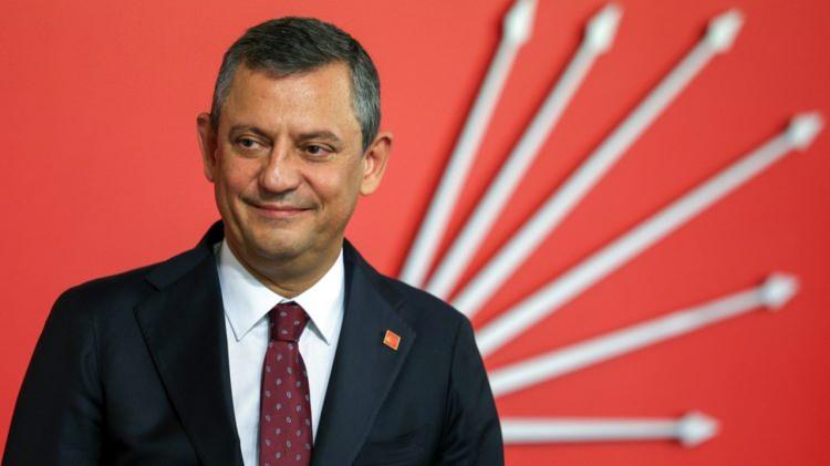 <p>CHP Genel Başkanı Özgür Özel'in, bayramın birinci gününü İstanbul'da diğer günlerini ise Manisa'da ailesiyle geçirmesi bekleniyor.</p>
<p> </p>