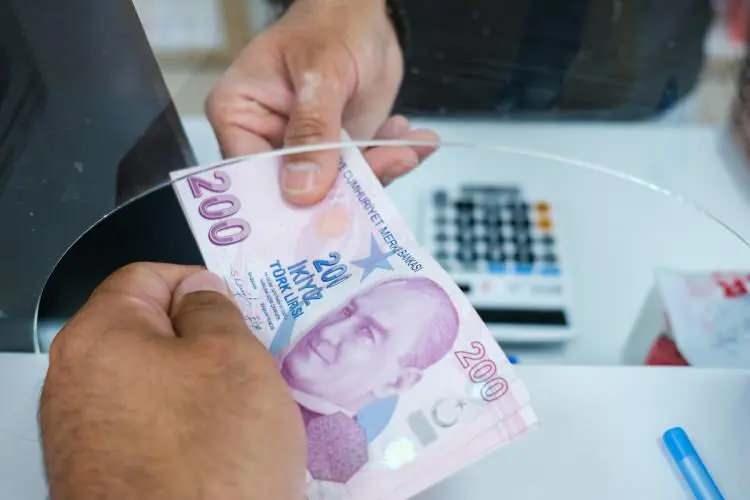 <p> </p>
<p><strong>4 (c) (Emekli Sandığı) kapsamında aylık alanların Kurban Bayramı ikramiyeleri 1 Haziran tarihinde, 4 (a) (SSK) kapsamında gelir/aylık alanların Kurban Bayramı ikramiyeleri 2-3-4 Haziran tarihlerinde ödenecek.</strong></p>