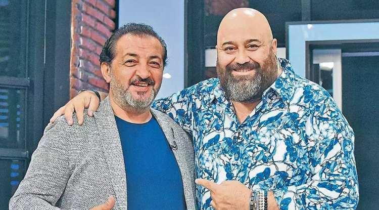 <p><em><strong>Ünlü şefler Mehmet Yalçınkaya ve Somer Sivrioğlu, Kızılay'a kurban bağışında bulundu.</strong></em></p>

