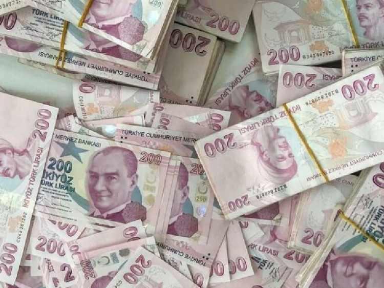 <p>Türkiye İstatistik Kurumu (TÜİK), milyonlarca memur ve emekli maaş zammını doğrudan etkileyen Mayıs ayı enflasyon verilerini açıkladı.<br />
</p>