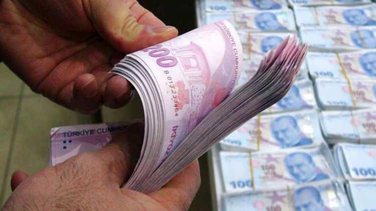 <p><strong>SGK VE BAĞ-KURLULAR NE KADAR ZAM ALACAK?</strong></p>

<p><br />
<br />
Emekli maaşlarının zam oranı, Ocak ayında yüzde 5,03, Şubat’ta yüzde 2,27, Mart’ta yüzde 2,46, Nisan’da yüzde 3, Mayıs'ta yüzde 1.53 artış gösterdi. Bu verilere göre SGK ve Bağ-Kur emeklilerinin alacağı kümülatif zam oranı şimdiden yüzde 15.09'a ulaştı.</p>
