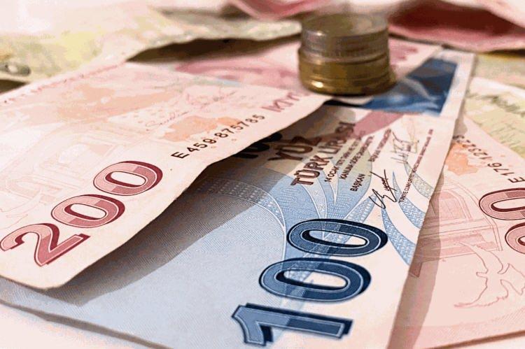 <p>Zam oranının kesinleşmesi için Haziran ayı enflasyon verilerinin de açıklanması bekleniyor. Son verilerle birlikte temmuz ayında maaşlara yansıtılacak toplam zam oranı netleşecek.<br />
</p>