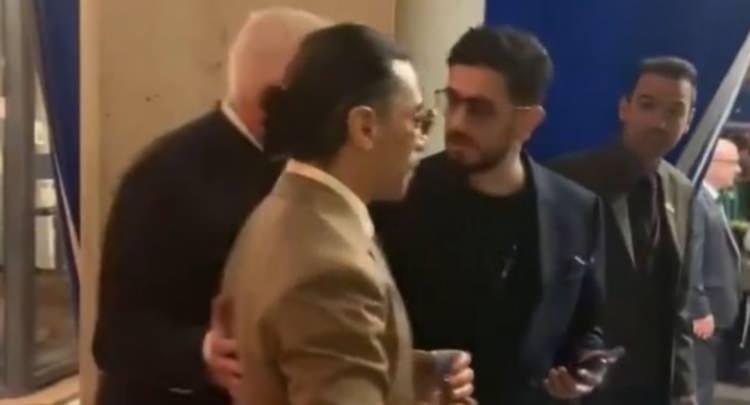<p>Nusret'in kapıdan kovulduğu anlar cep telefonu kamerasına yansırken, fenomen isimden o görüntülere ilişkin açıklama gecikmedi.</p>
<p> </p>
<p> </p>