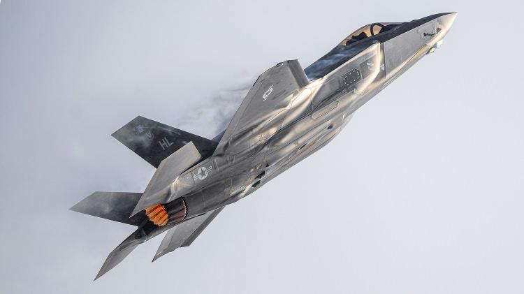 <p><strong>MESAFE:</strong> 2.200 KM (F-35A MODELİ İÇİN FERRY RANGE / MAKSİMUM MENZİL)</p>
