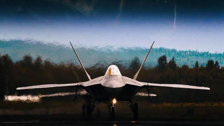 <p><strong><span style="color:#B22222">1)  F-22 RAPTOR </span> |  ABD</strong></p>
