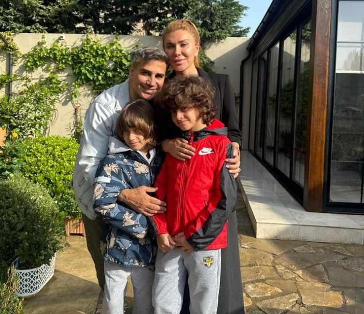 <p><span style="color:#800000"><strong>SOSYAL MEDYADAN DUYURDU</strong></span></p>
<p><span style="color:#000000">Arda Aslan ve Arın Aras adında ikiz çocukları bulunan çift, babalarının vefat haberini sosyal m<strong></strong>edyadan duyurdu.</span></p>
