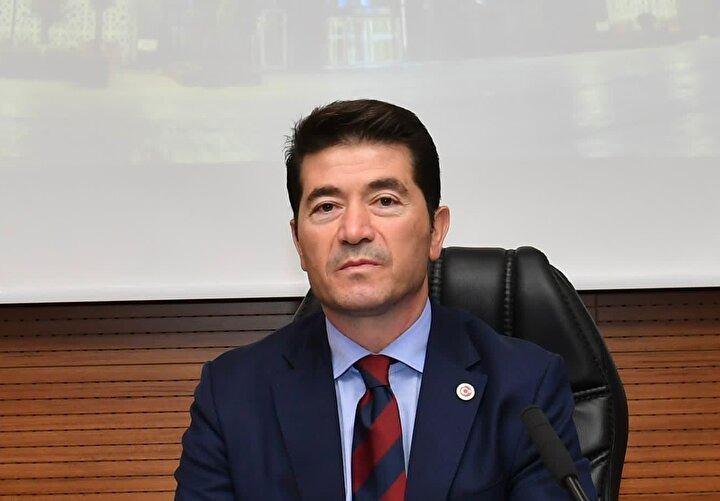 <p>Öte yandan dün Trabzon'da alkol alacak mekan olmadığını söyleyen CHP'li Ortahisar Belediye Başkanı Ahmet Kaya tepki çekmişti.</p>
<p> </p>