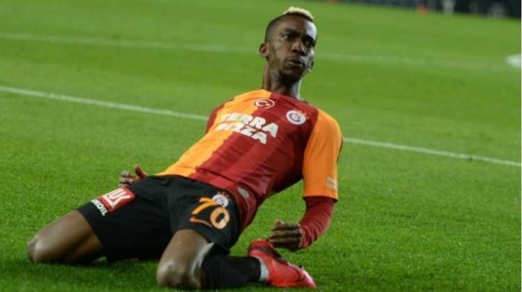 <p>Beşiktaş, Türkiye'de daha önce Galatasaray ve Adana Demirspor formaları giyen Henry Onyekuru ile ilgileniyor.<br />
<br />
(Ajansspor)<br />
</p>
<p> </p>