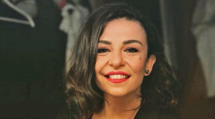 <p>&Uuml;nl&uuml; şarkıcıya idari para cezası uygulandı.&nbsp;Ayrıca 6 ay s&uuml;reyle s&uuml;r&uuml;c&uuml; belgesine el konuldu.</p>
