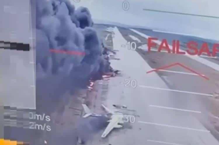 <p>50 bin dolara mal olan dronelar 7 milyar dolarlık zarar verdi, Moskova’nın nükleer füze taşıyabilen uçak filosunun üçte birini yok etti.</p>