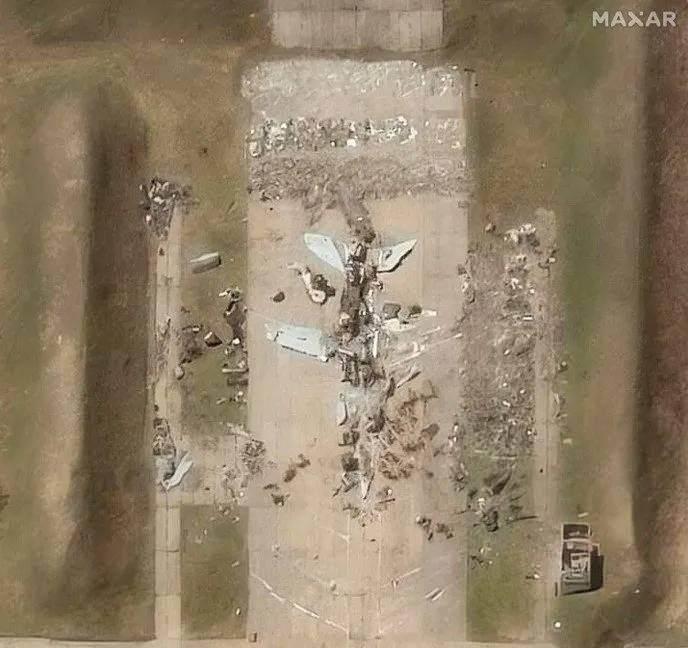 <p>Rapora göre, Rusya'nın kayıpları arasında ayrıca şunlar bulunuyor:</p>
<p>10.889 tank</p>
<p>22.685 zırhlı savaş aracı</p>
<p>50.913 askeri araç ve yakıt tankeri</p>
<p>28.794 topçu sistemi</p>
<p>1.406 çok namlulu roketatar (MLRS)</p>
<p>1.180 hava savunma sistemi</p>
<p>413 savaş uçağı</p>
<p>336 helikopter</p>
<p>39.193 insansız hava aracı (İHA)</p>
<p>28 gemi ve bot</p>
<p>1 denizaltı<strong><span style="color:#B22222"></span></strong></p>