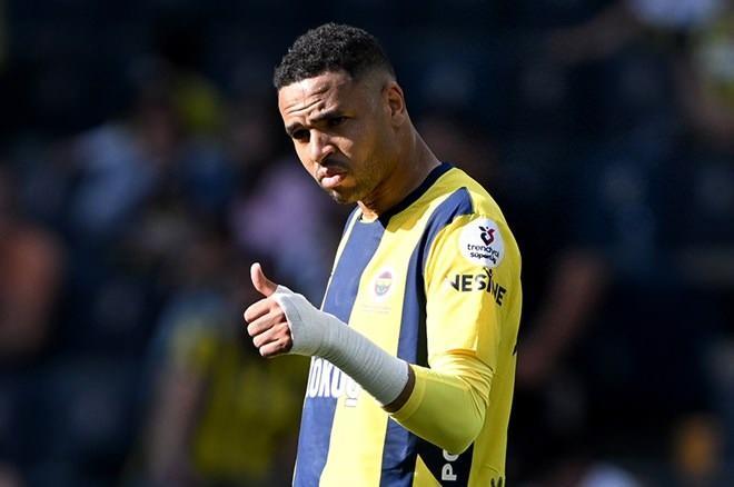 <p>Aston Villa, Fenerbahçe'nin Faslı golcüsü için resmi teklif yapabilir.<br />
<br />
(MİLLİYET)</p>