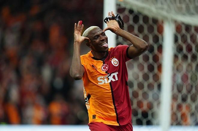 <p>Suudi basını, Victor Osimhen'in Al Hilal'e transferinde pürüz çıktığını belirtti.<br />
<br />
(AKŞAM)</p>
