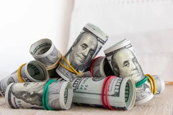 <p>$400,000<br />
</p>