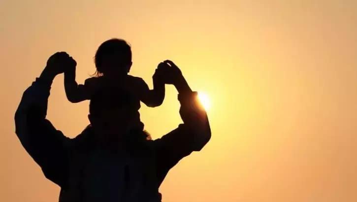 <p>Bana öğrettiğin her değer, gösterdiğin her fedakarlık için minnettarım. Sen benim kahramanımsın babam. Babalar Günün kutlu olsun!</p>