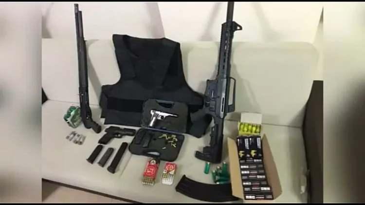 <p>Soruşturma kapsamında 43 sanık hakkında 'İzinsiz olarak ateşli silah ve mermileri ülkeye sokma imal etme nakletme satma' suçundan 22 yıl 6 aya kadar hapis istemiyle iddianame düzenlenmişti.</p>