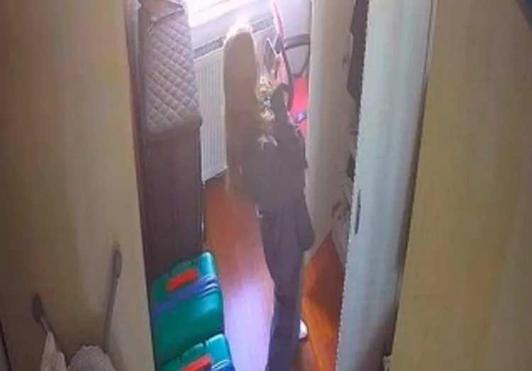 <p>"ÇOCUKLARIMI MAŞA YAPTI"</p>
<p>Annesinin çocuklarına zorla fotoğraf çektirdiğini savunan bana, "Çocuklarıma manipülasyonlar yapıyor. Bana eziyet olsun diye ve çocuklarımla aramdaki bağın tümüyle kopması için büyük bir çaba sarf ediyor.</p>