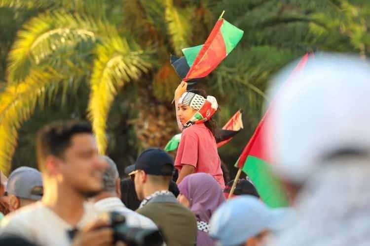 <p>12 OTOBÜS VE 100 ARAÇLIK KONVOY</p>
<p><br />
Koordinasyon üyelerinden Cevahir Şenna da konvoyun son hazırlıklarının tamamlandığını belirterek, “Cezayir’den gelen kardeşlerimiz ile beraber, binin üzerinde katılımcı 12 otobüs ve 100 araca dağıtıldı. Yol boyunca tamamlanacak katılımcıların ardından hep birlikte Gazze’ye doğru yola çıkacağız” diye konuştu</p>
<p> </p>