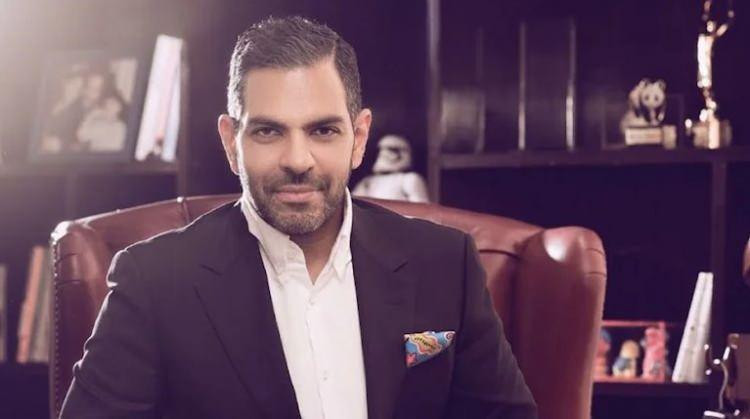 <p><span style="color:#800000"><strong>HAYATINI KAYBETTİ</strong></span></p>
<p><span style="color:#000000">Hastaneye kaldırılan Sunjay Kapur, yapılan tüm müdahalelere rağmen kurtarılamadı.</span></p>
<p> </p>