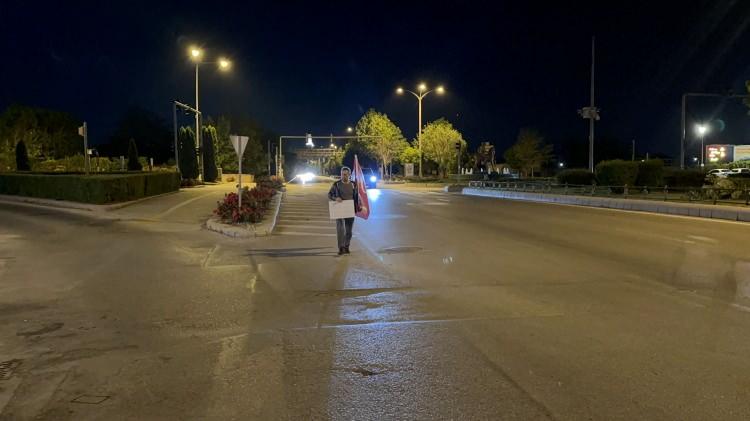 <p>Gazze’ye gitmek için evden ayrılmanın kolay bir karar olmadığını belirten Başkaya, Filistin’deki çocukların da eşine emanet ettiği çocukları kadar değerli olduğunu da sözlerine ekledi. </p>
