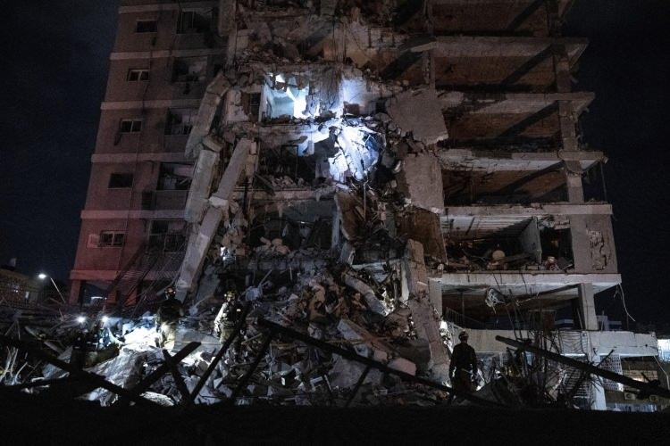 <p>“Yükselen Aslan” olarak adlandırılan İsrail operasyonu duraksamadan devam ederken İran da insansız hava araçları ve ölümcül füze saldırılarıyla karşılık verdi.</p>
