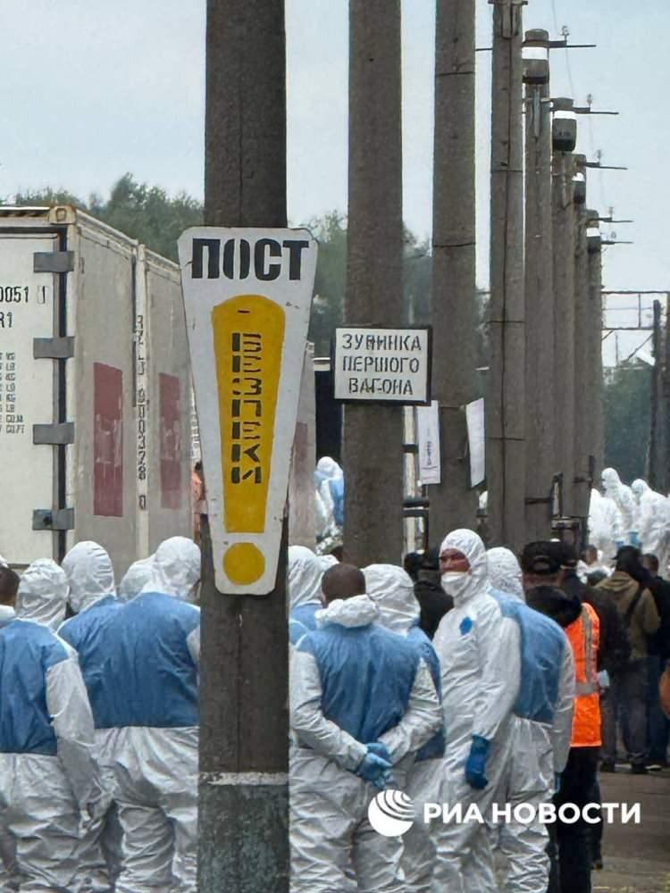 <p>Rus haber ajansı TASS'a açıklamalarda bulunan bir kaynak ise Rusya'nın, Ukrayna'ya 13 ve 14 Haziran'da cenazeleri iade ettiğini, ancak Ukrayna tarafının, Rus askerlerinin cesetlerini vermediğini kaydetmişti.</p>