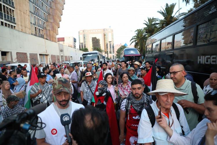 <p>Gazze Şeridi’nde sivillere yönelik saldırılarını yoğunlaştıran İsrail ordusu, işgali genişletip kalıcı hale getirecek kara saldırılarına başladığını duyurmuştu.</p>