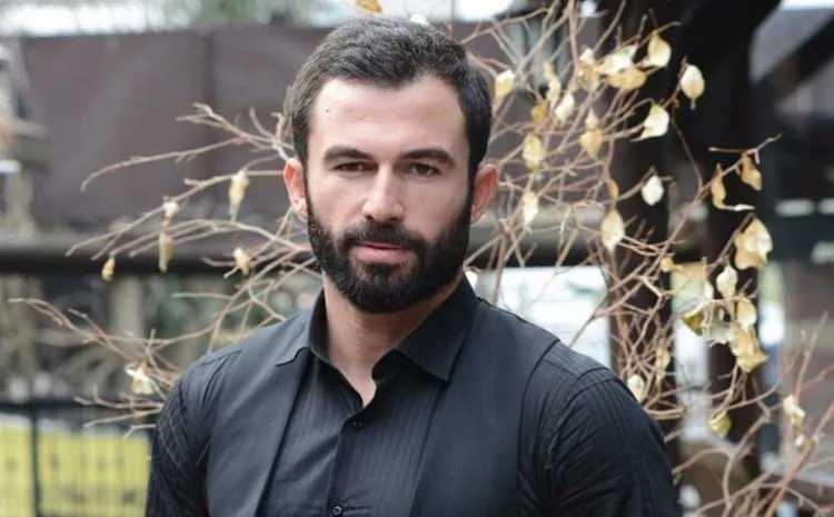 <p>"ŞEFLERİNİ HIRPALADIM, BENİ ARAMIYORLAR"</p>
<p>Sanık Şeker'in Çamkıran'a "Şu senin zımbırtıyı nasıl ulaştırayım sana zımbırtıyı getireyim mi" dediği, Çamkıran'ın ise, "Tamam adamın dibi.</p>