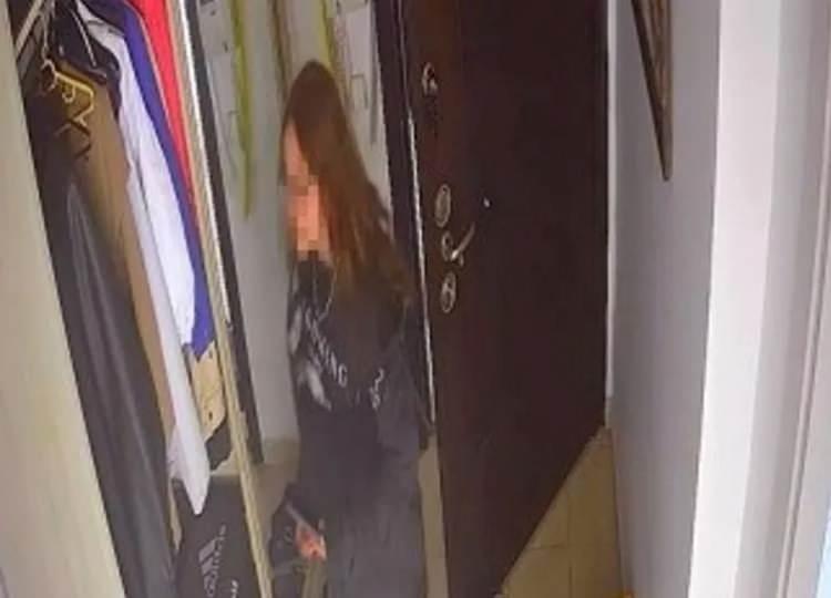 <p> İstanbul Ümraniye'de bankada portföy yönetmenliğinden emekli Asım O.(52) ile bir bankanın şube müdürü Reyhan O. (48), 14 yıllık evliliklerini noktalama kararı aldı.</p>