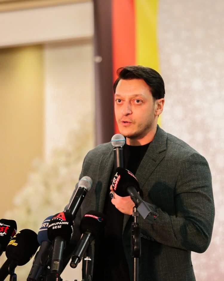 <p><span style="color:#FF0000"><strong>MESUT ÖZİL</strong></span></p>

<p><strong><span style="color:#000000">"Bazen bir gemi dünyaya vicdanı hatırlatır. Teşekkürler Madleen."</span></strong></p>
