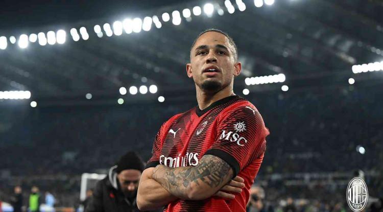 <p>Sabah gazetesinde yer alan haberde bonservisi Milan'da bulunan Okafor için Beşiktaş'ın satın alma opsiyonlu kiralama teklifinde bulunduğu belirtildi.</p>