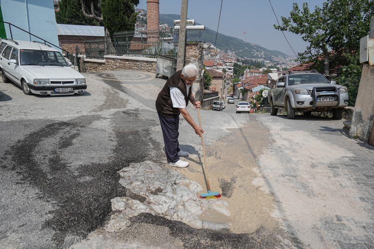<p><span style="color:rgb(51, 51, 51)">Dönemin Bursa kadısı olan Aziz Mahmud Hüdayi, tasavvuf yoluna girmek üzere Üftade Hazretleri'ne gitmek için yola çıktı.</span></p>