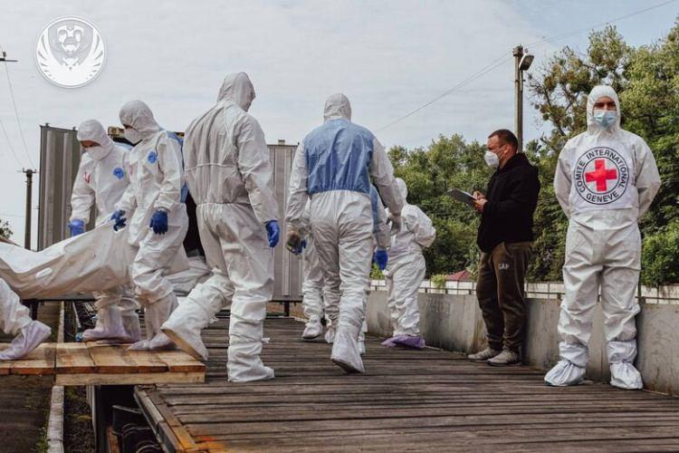 <p>Ayrıca Ukrayna tarafı 13 ve 14 Haziran tarihlerinde yaptığı açıklamalarda, Rusya'dan ilki gün içerisinde toplam 2400 Ukraynalı asker ve sivilin cenazesini teslim aldıklarını duyurmuştu.</p>