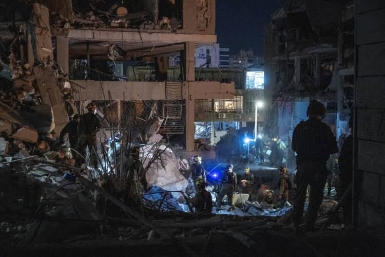 <p>Ordu Sözcüsü, bu tesislerin yakınlarında bulunmanın hayatlarını tehlikeye atabileceğini belirterek tehdit etti.</p>