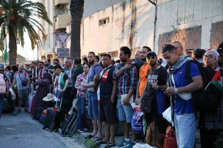 <p>“KONVOY KÜRESEL BİR GİRİŞİMİN PARÇASI”</p>
<p><br />
Tunus merkezli Bağımsız Filistin’le Dayanışma Koordinasyonu öncülüğünde düzenlenen konvoya ilişkin AA muhabirine açıklama yapan Konvoy Sözcüsü Dr. Muhammed Emin Bennur, “Bu konvoy, Avrupa, Güney Amerika ve Güneydoğu Asya’dan 30’dan fazla ülkenin katıldığı küresel bir girişimin parçası. Gazze’ye kara, deniz ve hava yoluyla ulaşmayı amaçlayan farklı organizasyonlarla eş zamanlı hareket ediyoruz. Bizim hedefimiz kara yoluyla Gazze ulaşmak ve yolculuk boyunca yapacağımız etkinlikler ile Gazze’de yaşananları dünyaya duyurmak.” dedi.</p>
<p> </p>