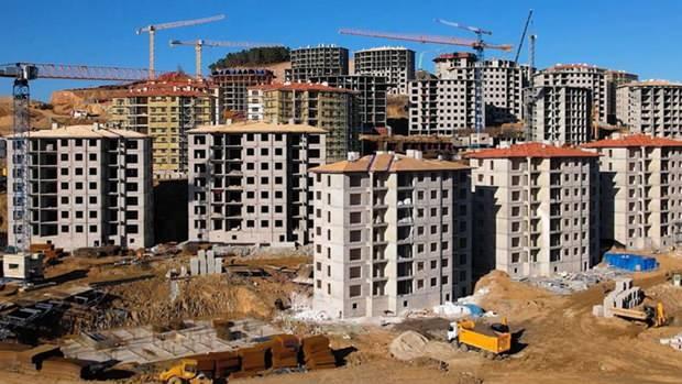 <p>Deprem kaynaklı yükler nedeniyle yeni inşaat projelerinin başlatılmasında zorluklar yaşandığı, ancak önümüzdeki yıl bu yükün hafiflemesiyle yeni projelere hız verilerek konut arzının artırılacağı ifade edildi.</p>

<p> </p>
