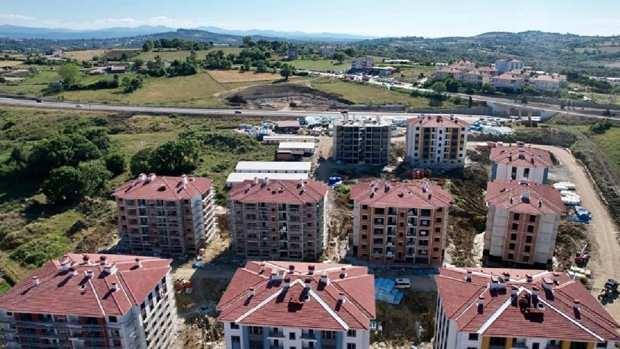 <p>Kiralık konutlar genellikle 2+1 tipinde olacak ve büyükşehirlere öncelik verilecek. TOKİ'nin konutları yeni evli çiftler, engelliler ve düşük gelir grubundaki vatandaşlara kiralanacak.</p>
<p> </p>