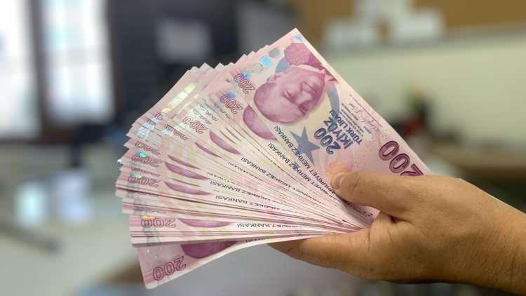 <p><strong>YAPI KREDİ</strong></p>
<p> </p>
<p>Yapı Kredi, emekli maaşını bankaya taşıyıp promosyon taahhütnamesi imzalayanlara 20 bin TL’ye varan ödeme sunuyor. </p>