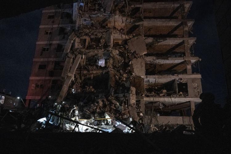 <p>İSRAİL'DEN İRAN'DA SİLAH FABRİKALARININ ÇEVRESİNDE YAŞAYANLARA SALDIRI TEHDİDİ</p>

<p> İsrail ordusu, silah fabrikalarında bulunan ve yakınlarında ikamet eden İranlılar için saldırı tehdidinde bulundu.</p>
